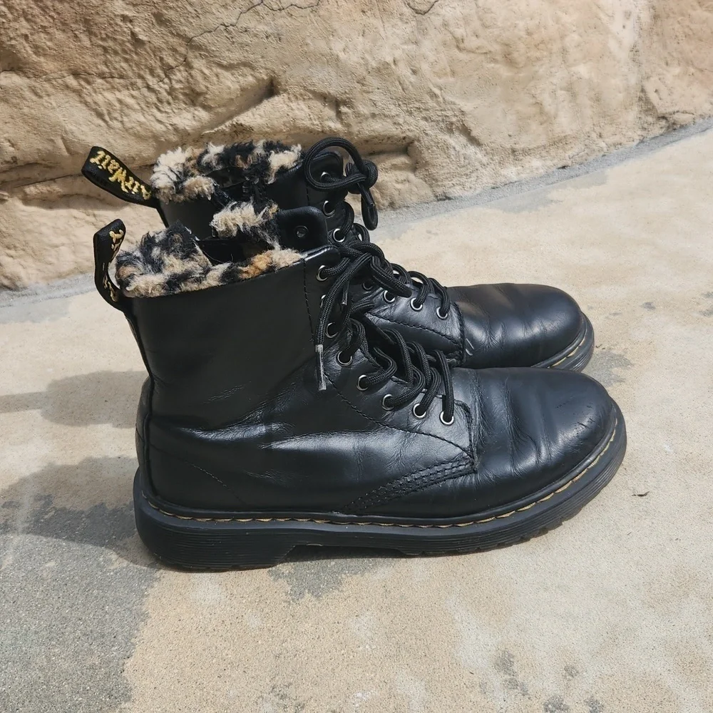 Dr. Martens 1460 Serena black Fluff cheetah Leather boots size 5